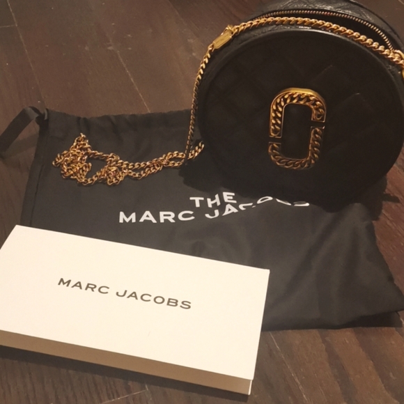 Marc Jacobs Handbags - Marc Jacobs the status round bag crossbody black